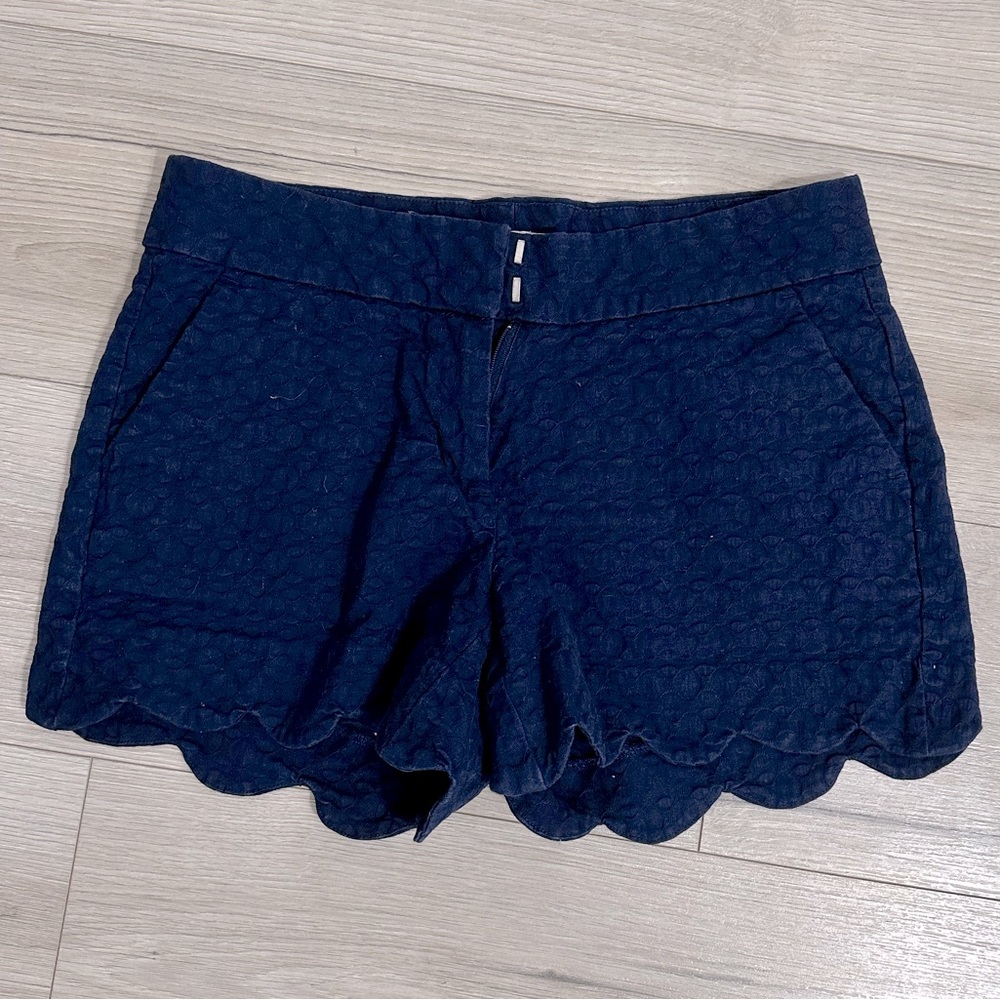 Crown & Ivy Women’s Size 4 Shelby Scalloped Shorts, 3.5 inch inseam, Navy Blue